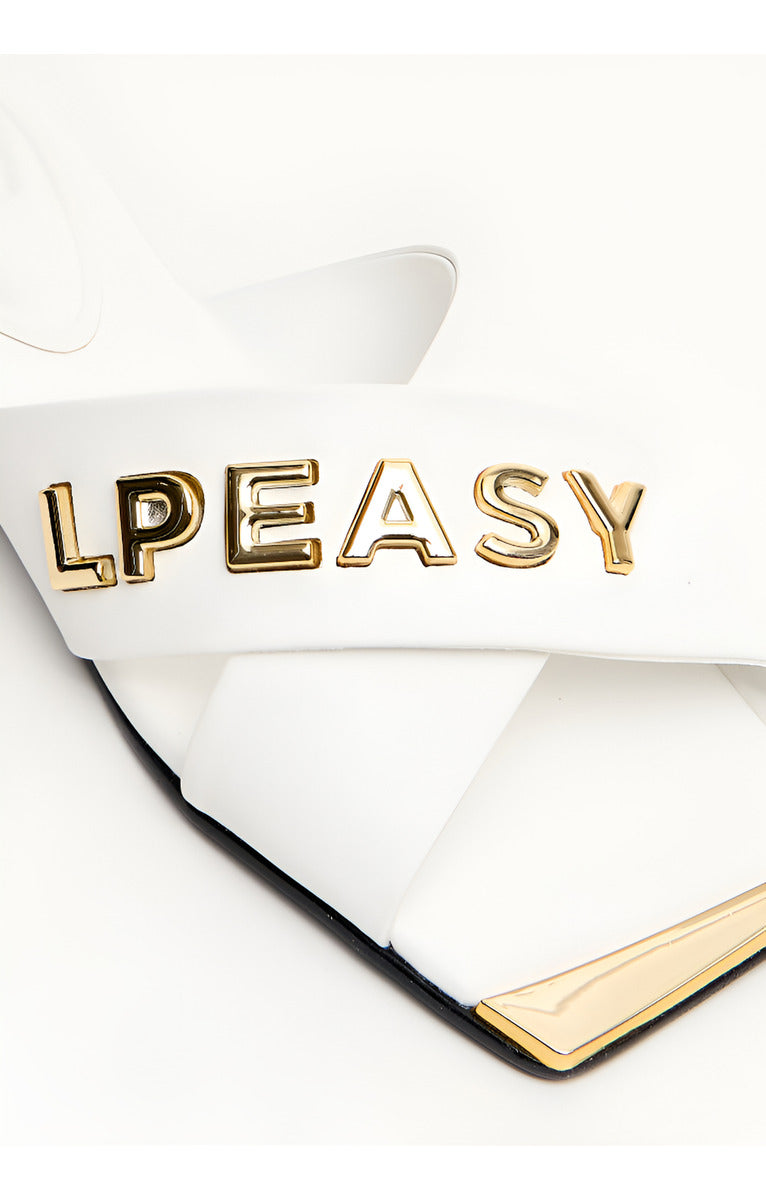 Sandalia Rasteira Couro Com Biqueira Dourada Lança Perfume