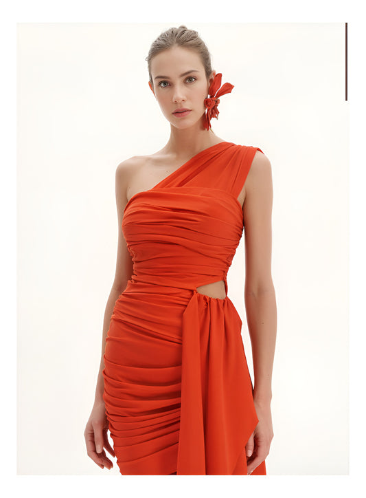 Lança Perfume Vestido Curto Drapeado Ombro Único