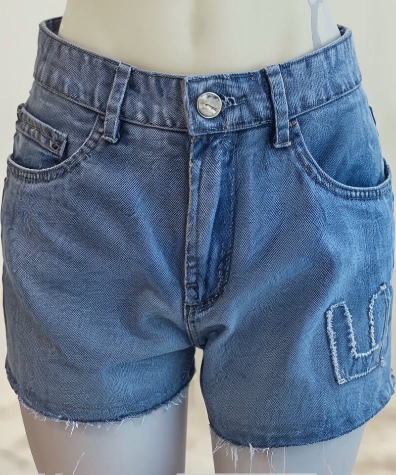 Short Lança Perfume Jeans Bordado Nas Laterais
